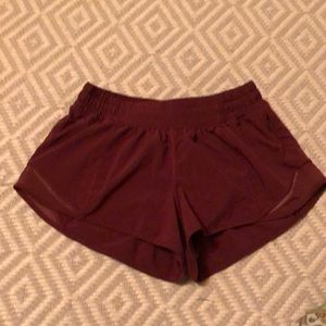 Lululemon hottie hot low rise 2.5, color: Savannah.  Size 6
